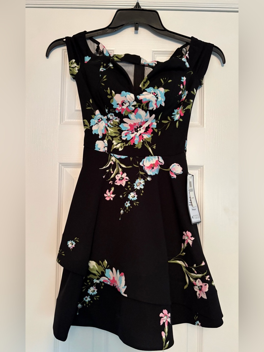B. Darlin Size 0 Women’s Juniors Black Floral Dress Day Green New